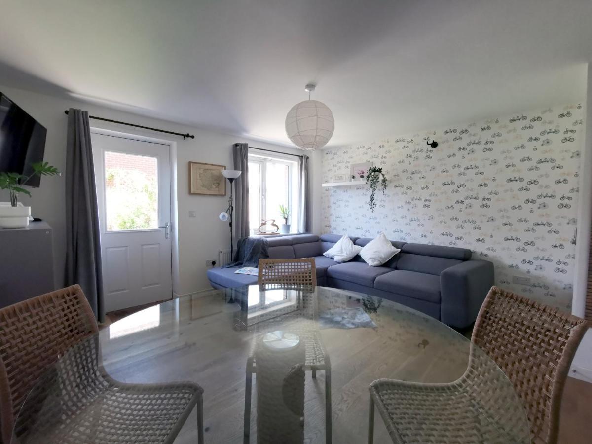 ליים ריג'יס 2 Bedroom House With Free Parking מראה חיצוני תמונה